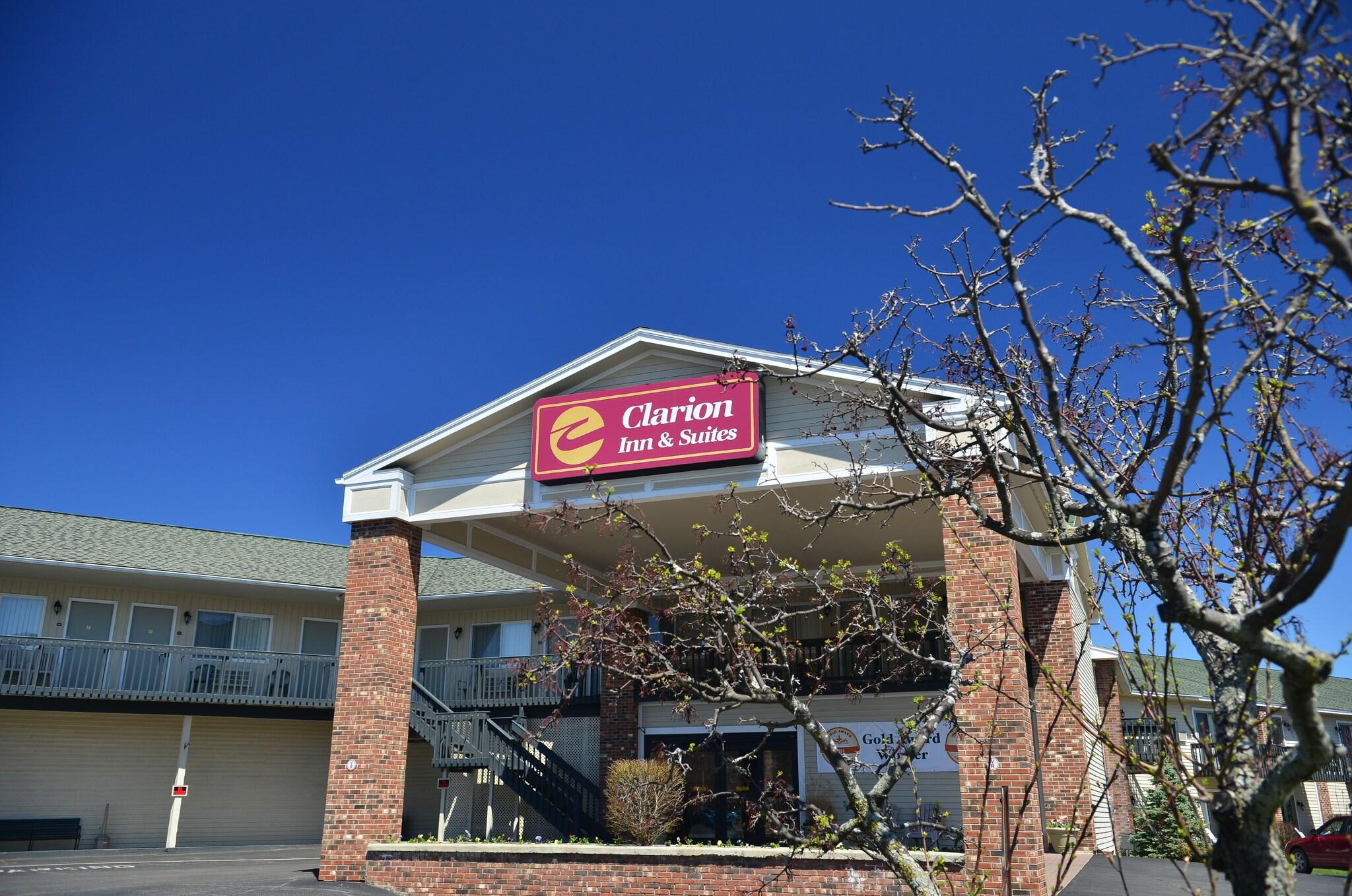 Clarion Inn & Suites at the Outlets of Lake George 2