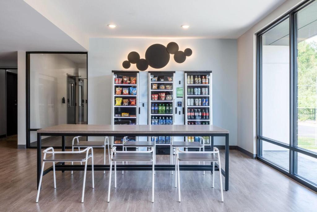 ECHO Suites Ext Stay Wyndham Houston Pasadena Fwy 1