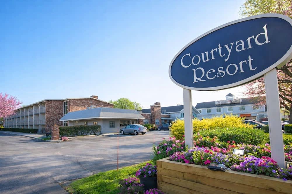 Courtyard Resort 1