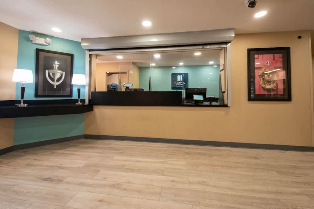 MainStay Suites Chicago Hillside 2
