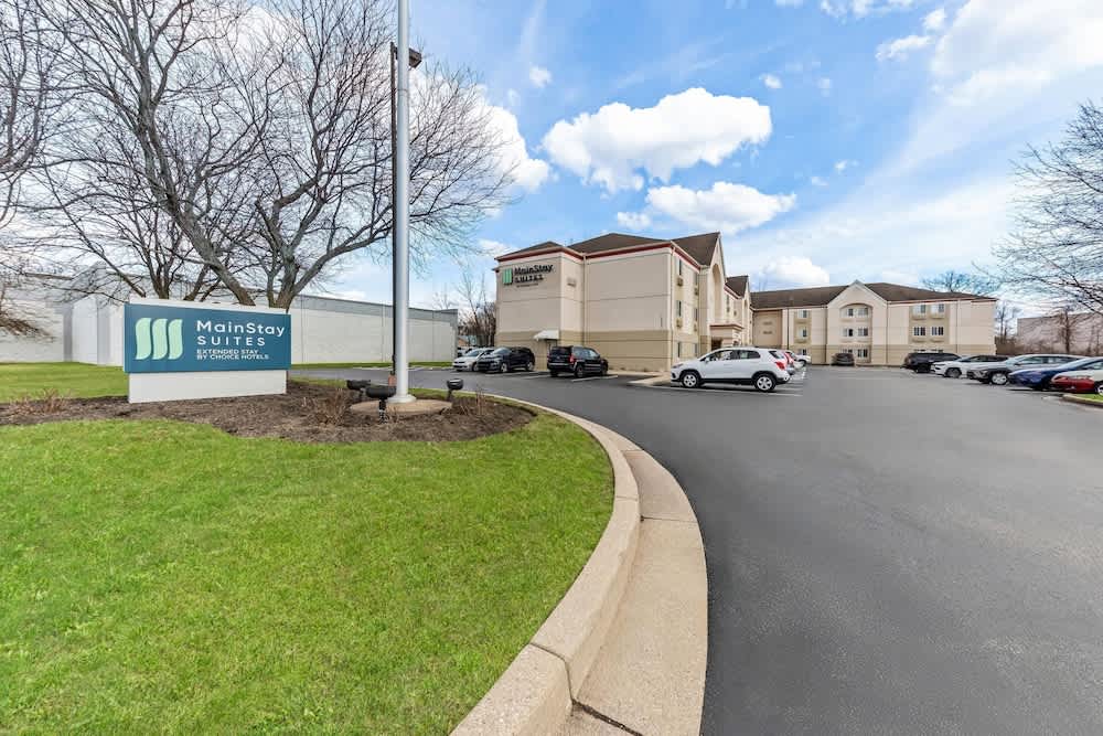 MainStay Suites Cincinnati Blue Ash 1
