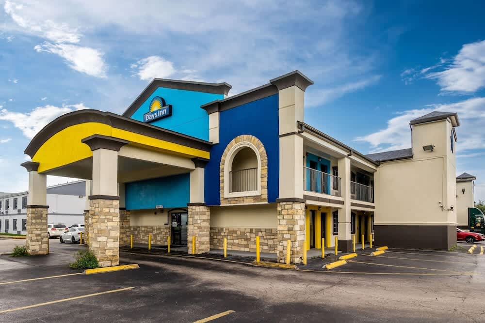 Days Inn by Wyndham Houston East 1