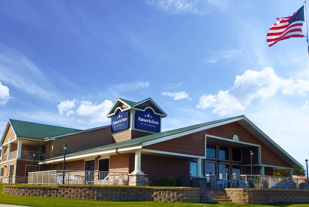 AmericInn by Wyndham Okoboji 1