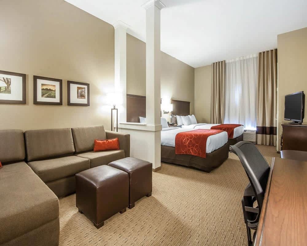Comfort Suites Marietta-Parkersburg 1