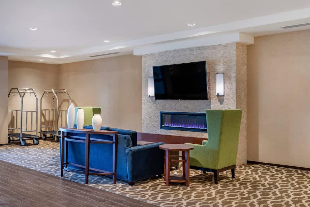 Comfort Inn & Suites Clarkston Pine Knob Area 2