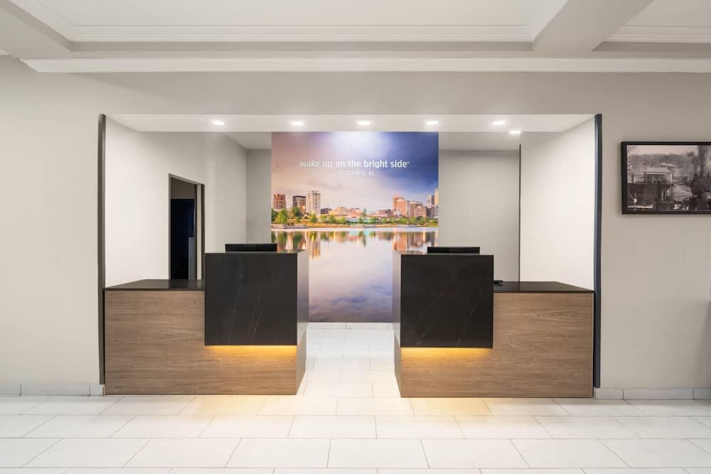 La Quinta Inn & Suites by Wyndham Bessemer 2