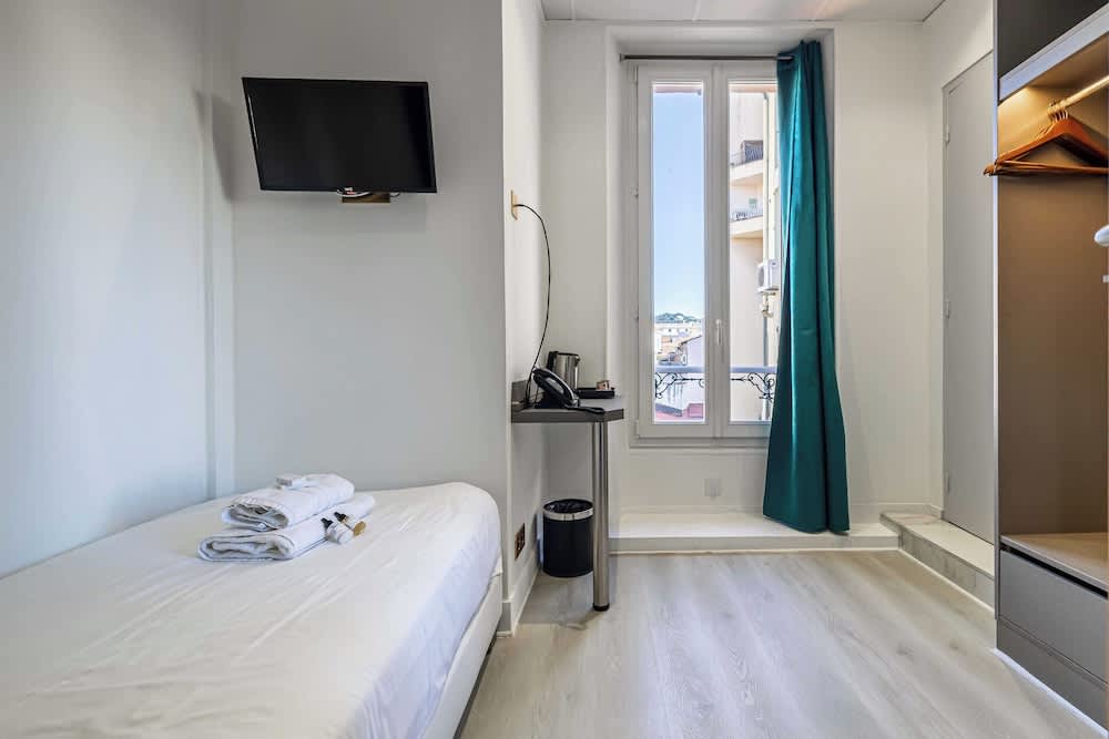 Hotel Avaton - Single Bedroom - Cannes Palais 1