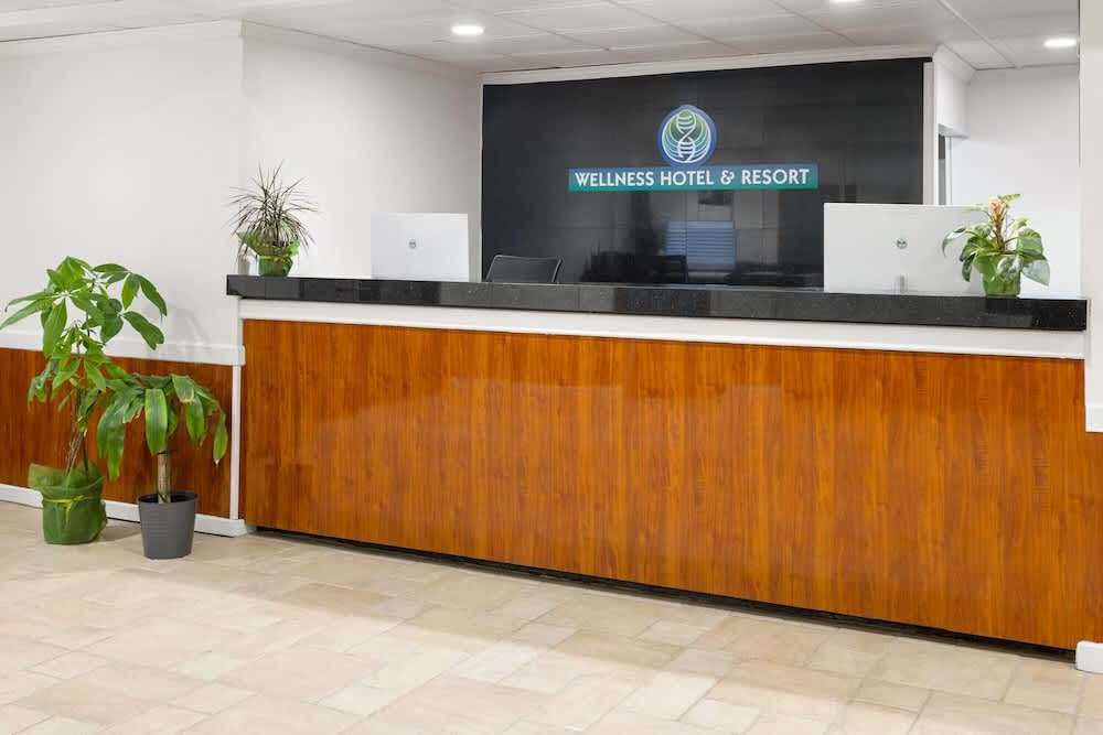 Ramada by Wyndham Butler/Tesla Biohealing Resort 2