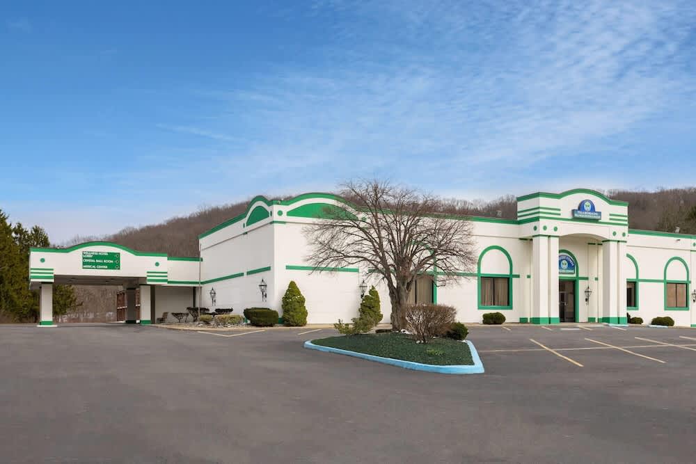Ramada by Wyndham Butler/Tesla Biohealing Resort 1