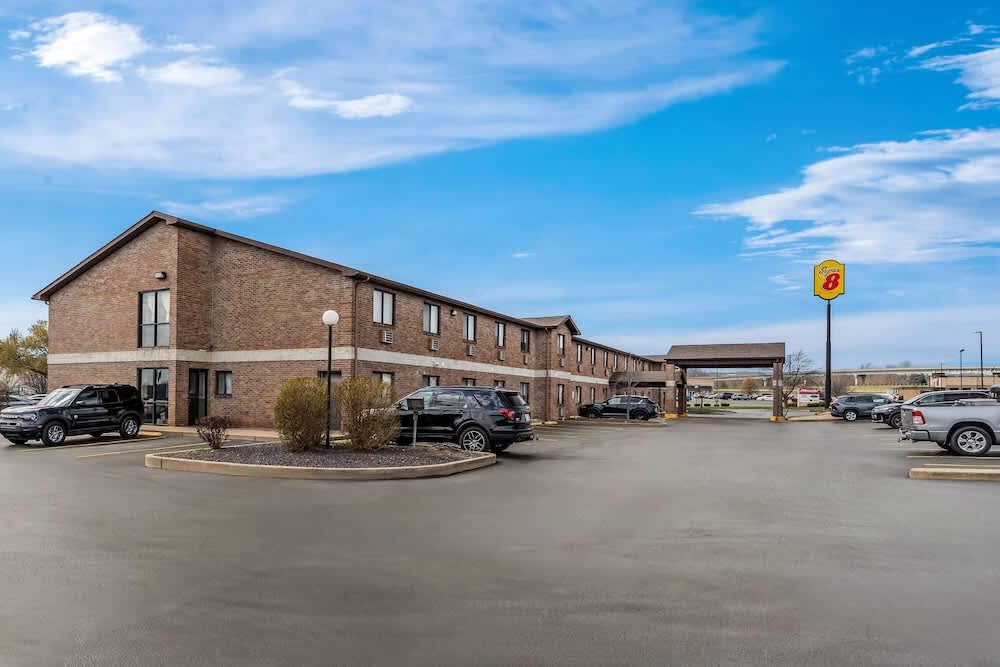 Super 8 by Wyndham Farmington 1