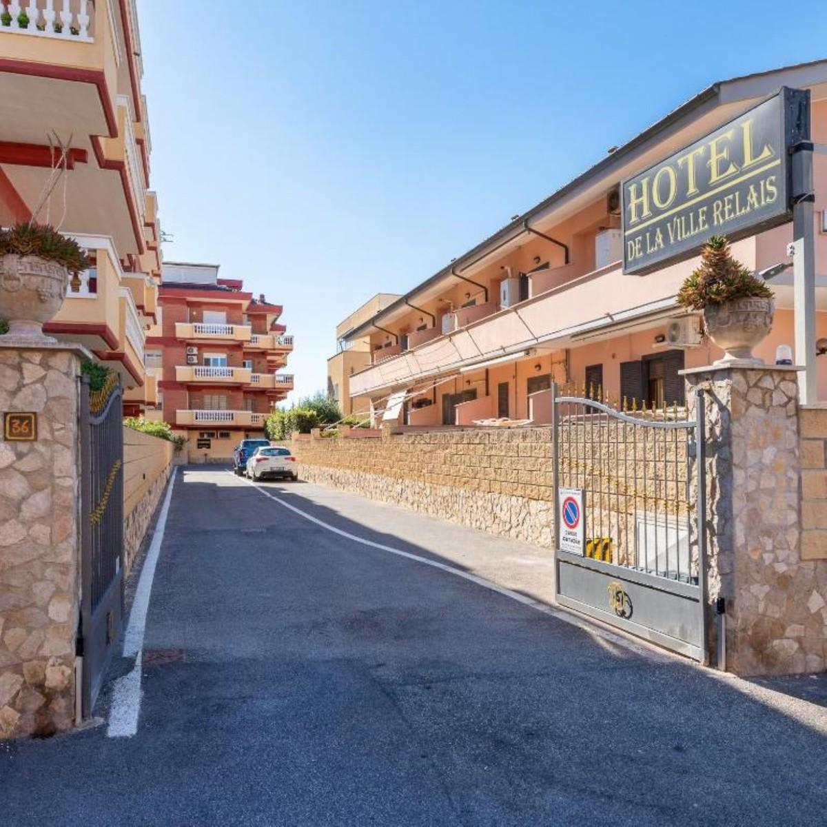 Hotel De La Ville Relais 1