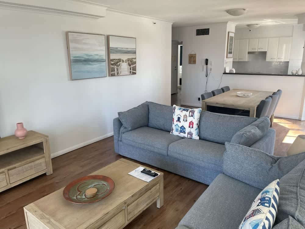The Crest Apartments - Main Beach 1