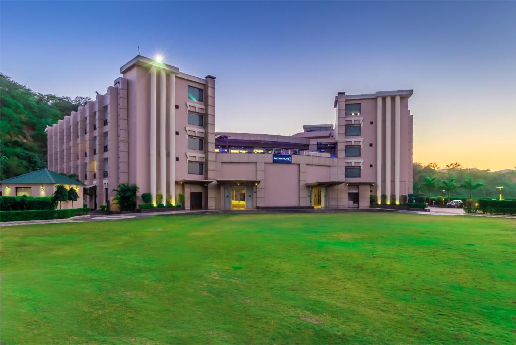 Golden Tulip Chandigarh - Panchkula 1