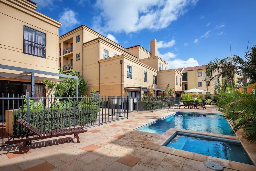 Best Western Northbridge Apartments 1