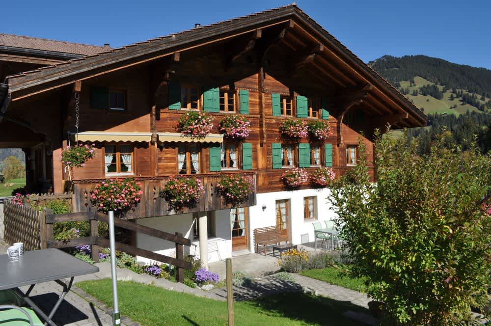 Alpenchalet Weidhaus Gstaad - Dachwohnung - Studio - Stockbettzimmer 1