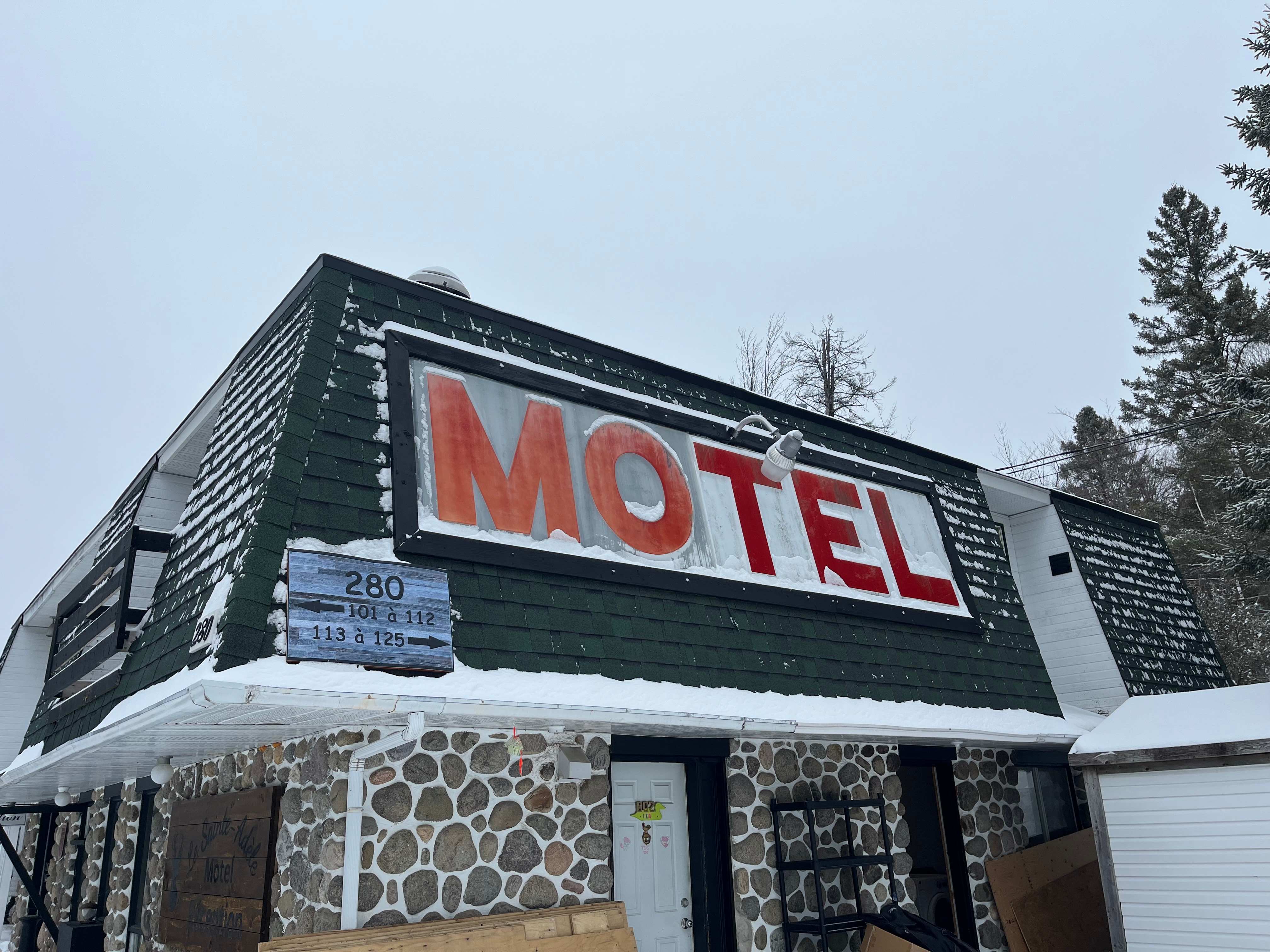 Motel Le sainte adele 2