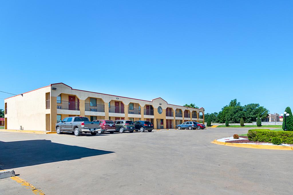 Econo Lodge 2