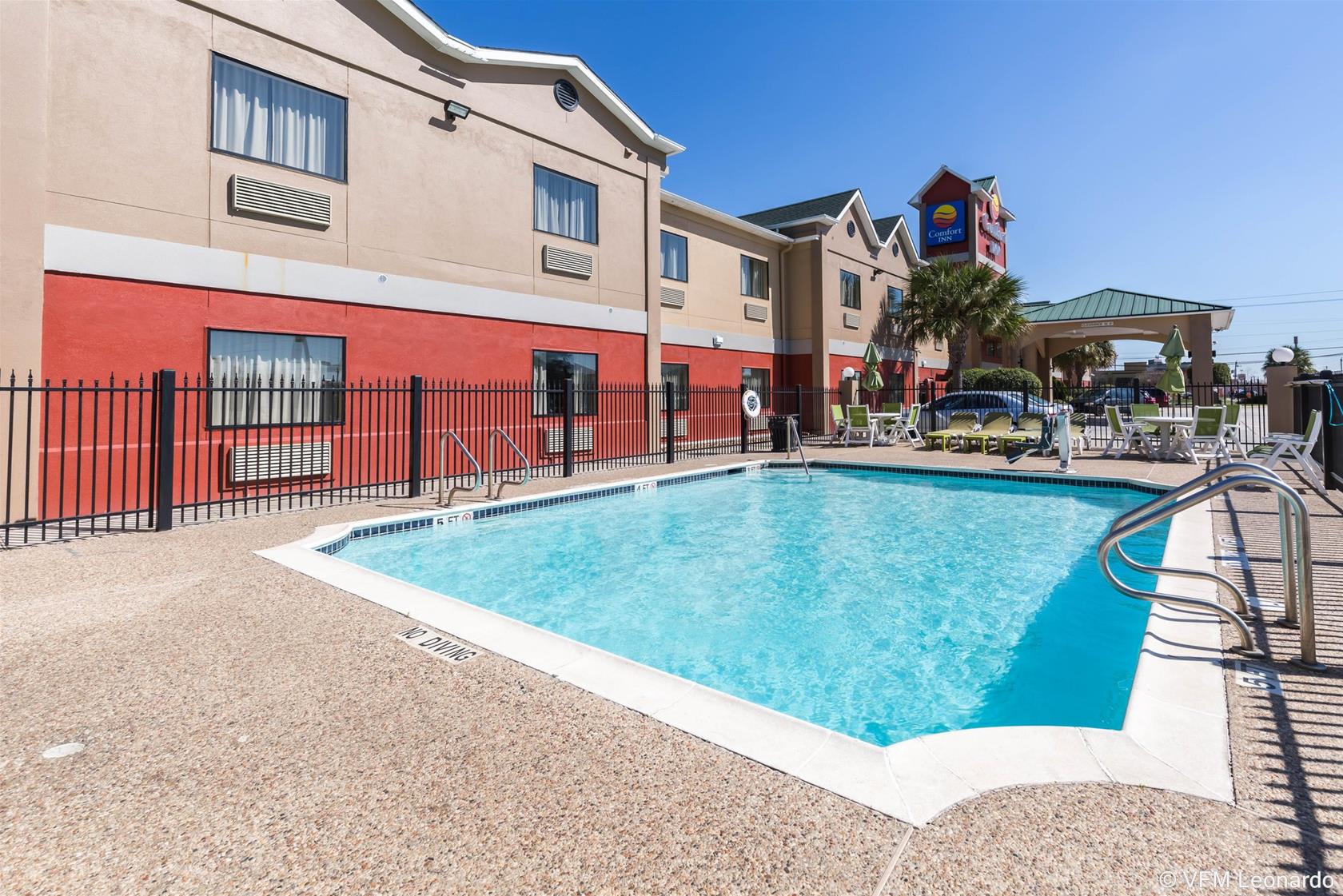 Econo Lodge Inn & Suites East Houston I-10 2