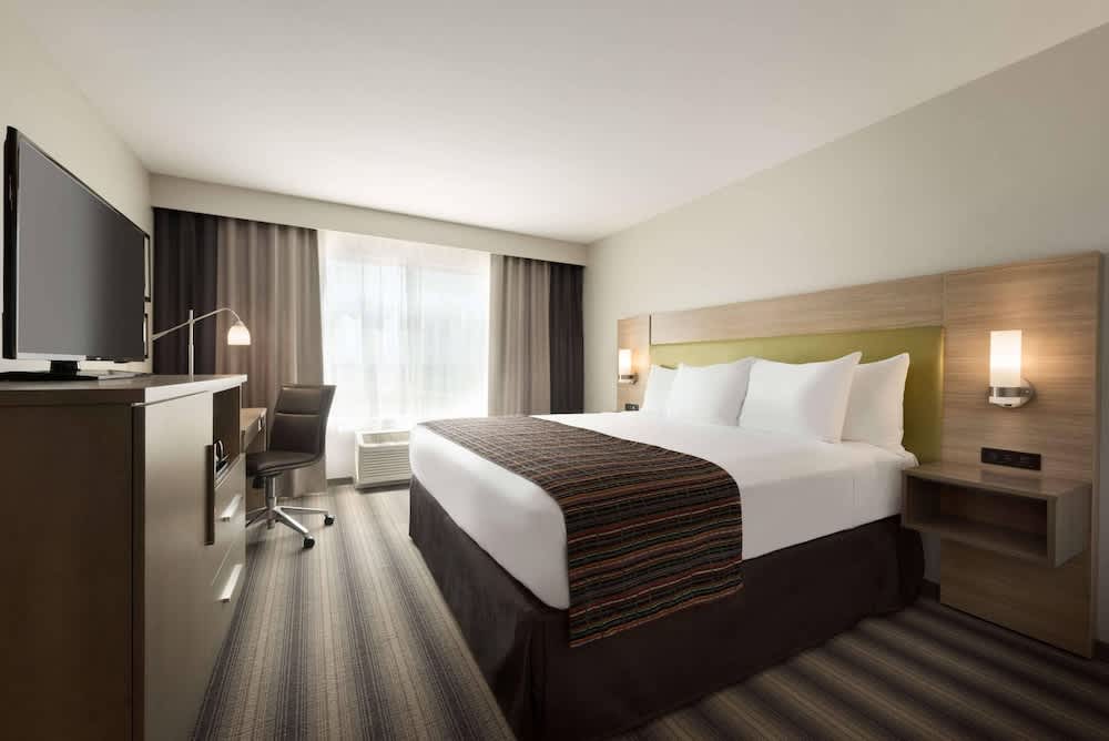 Country Inn & Suites by Radisson, Indianola, IA 1