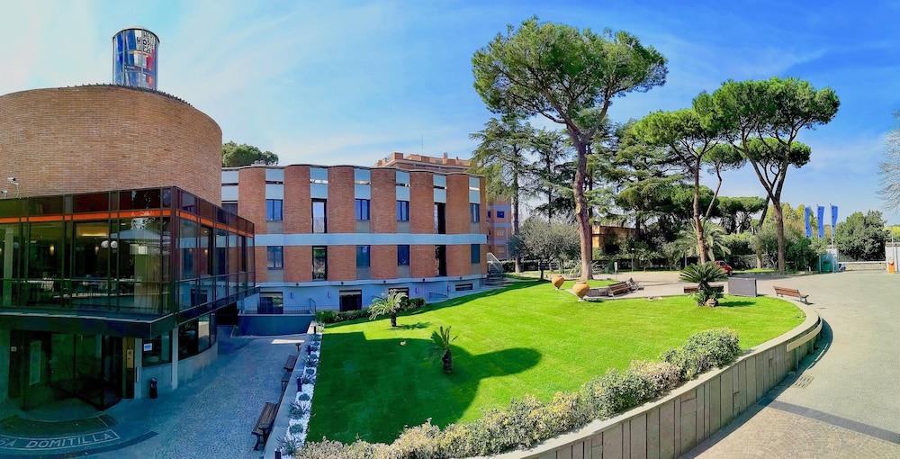 Adoro Hotel 1