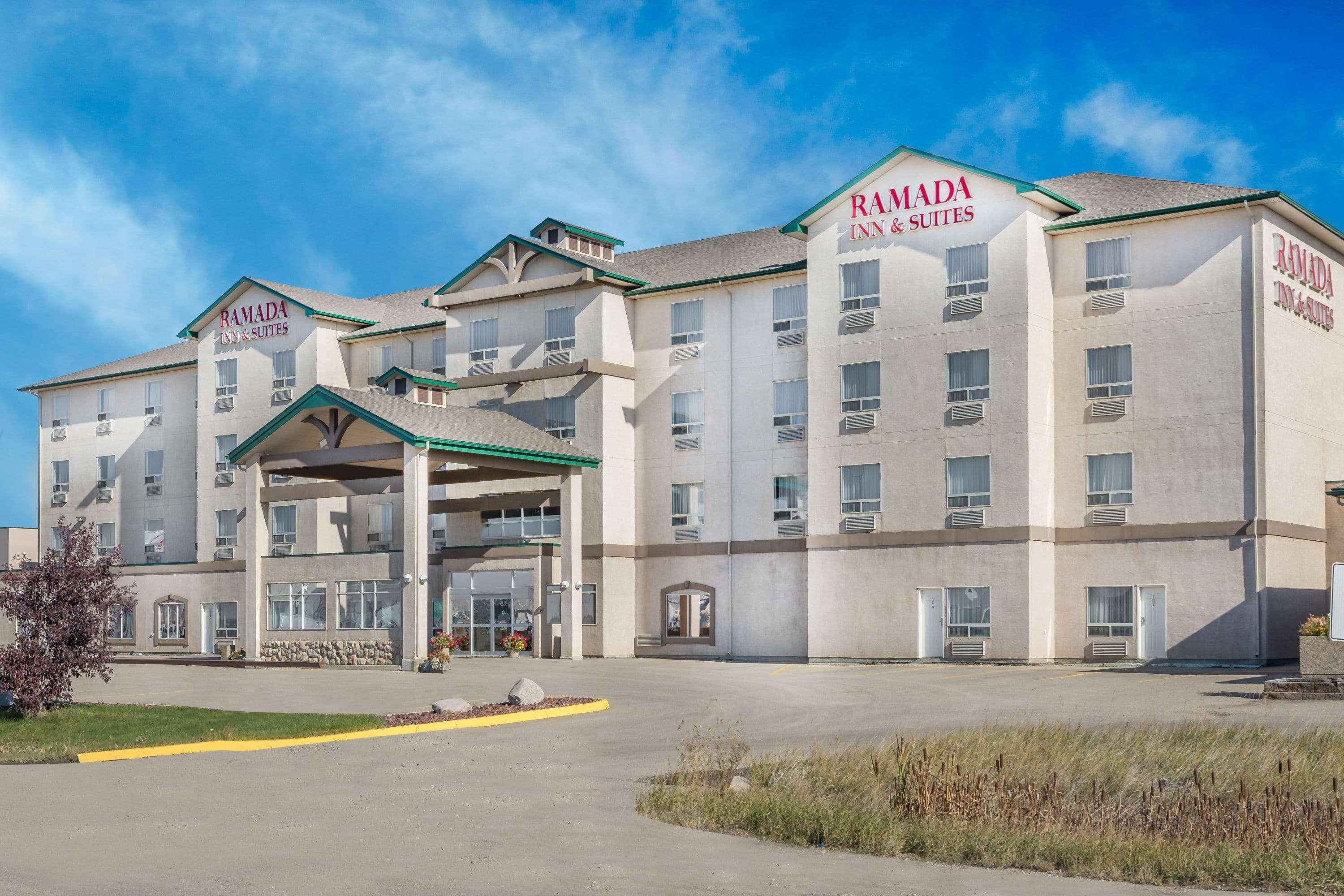 Ramada By Wyndham Clairmont/Grande Prairie 1