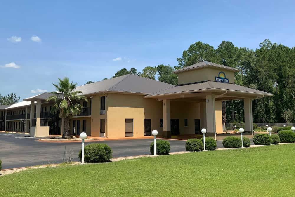 Days Inn by Wyndham Lake City I-10 1