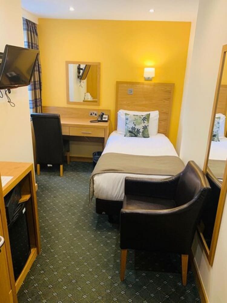 Regency Hotel Parkside 1