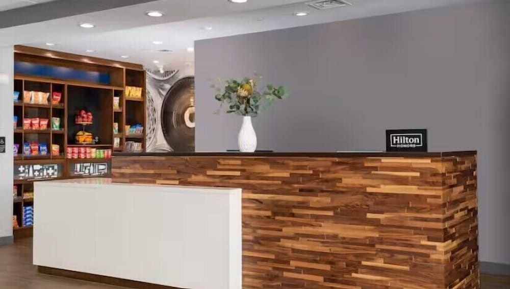 Hampton Inn by Hilton Philadelphia International Airport 2