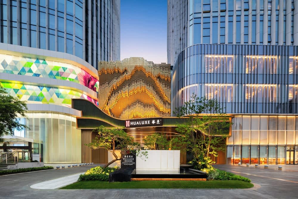 HUALUXE Zhongshan City Center 1