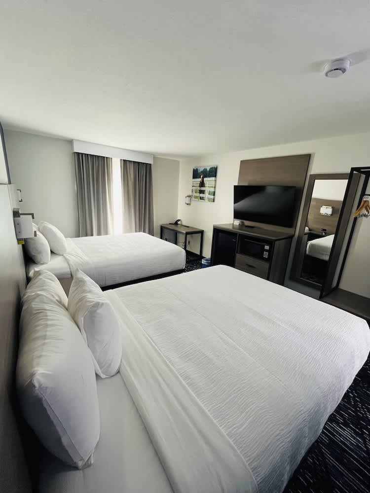 Baymont by Wyndham La Grange KY Southeast 1