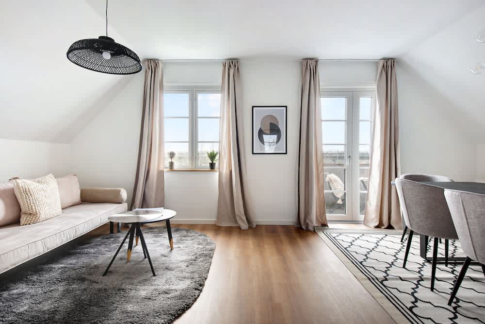 Charm 2 - Great 2-Bdr Apt with Shared Garden and Balcony 1