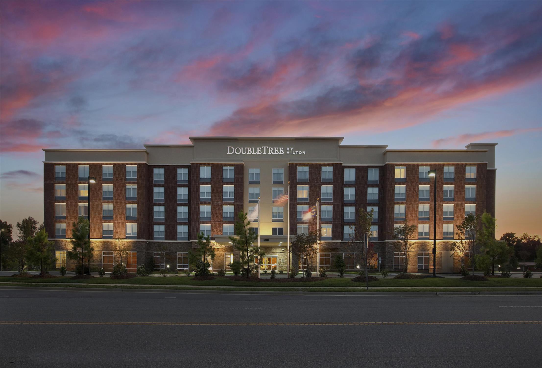 DoubleTree by Hilton Raleigh - Cary 1