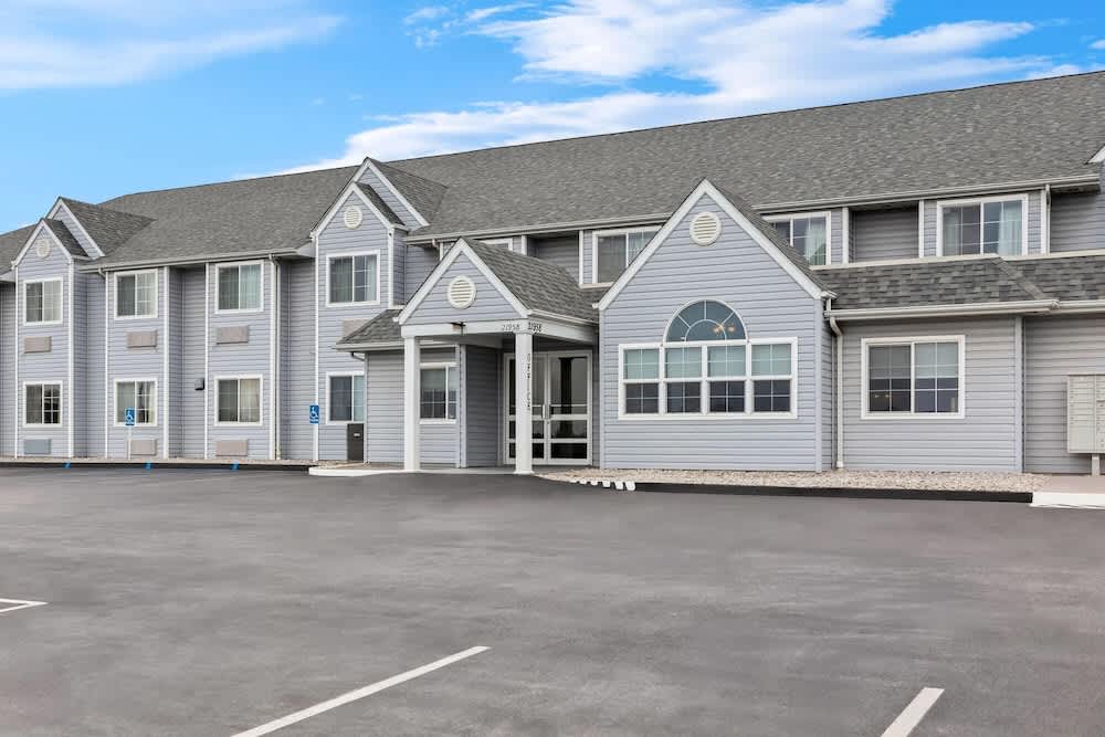 Microtel Inn & Suites by Wyndham Sainte Genevieve 1