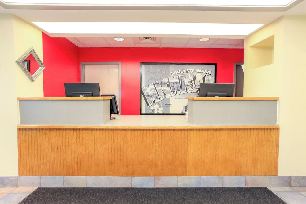 Super 8 by Wyndham Sault Ste. Marie 1