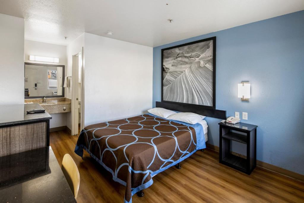 Super 8 by Wyndham Phoenix I-17 2