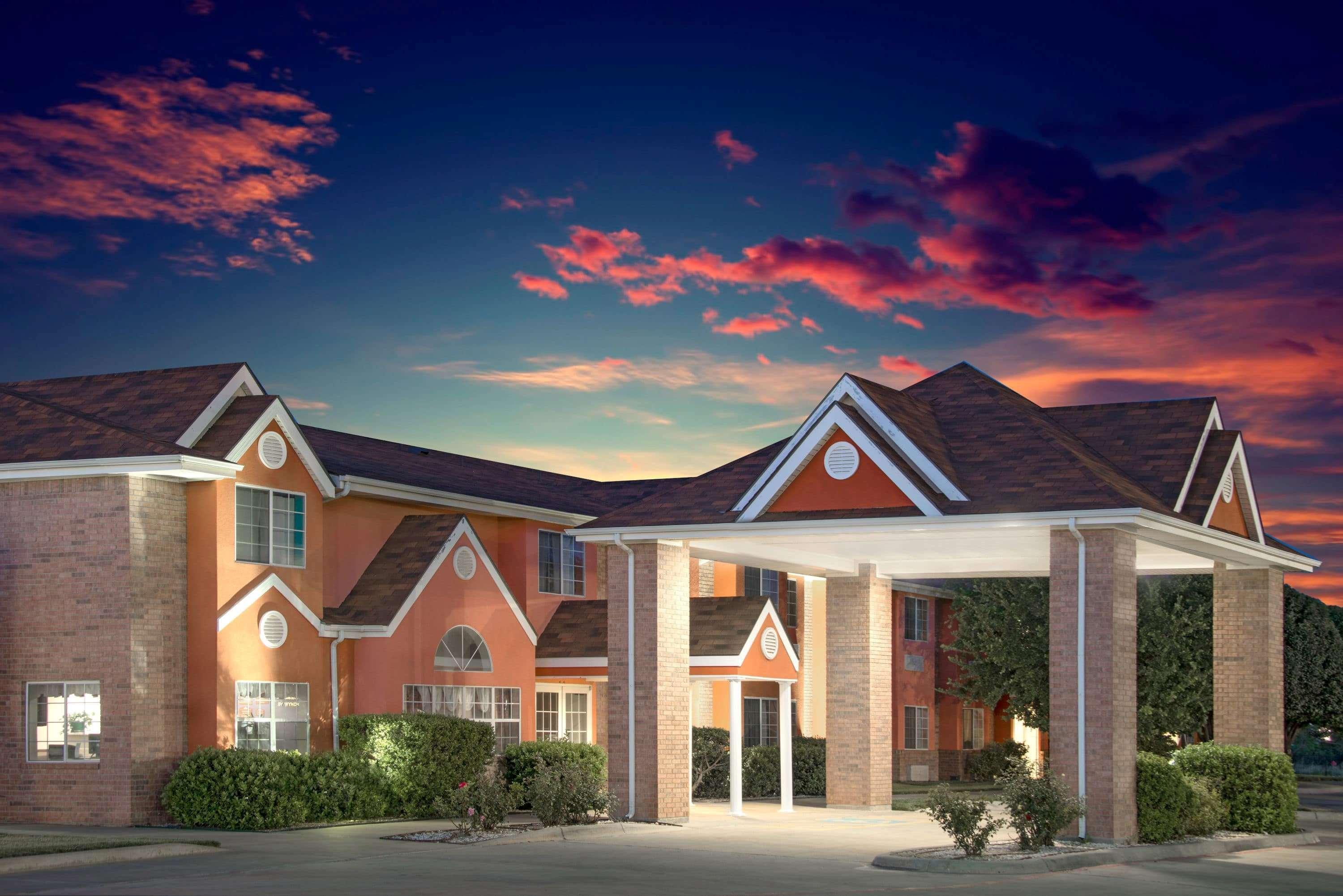 Microtel Inn & Suites by Wyndham Amarillo 2