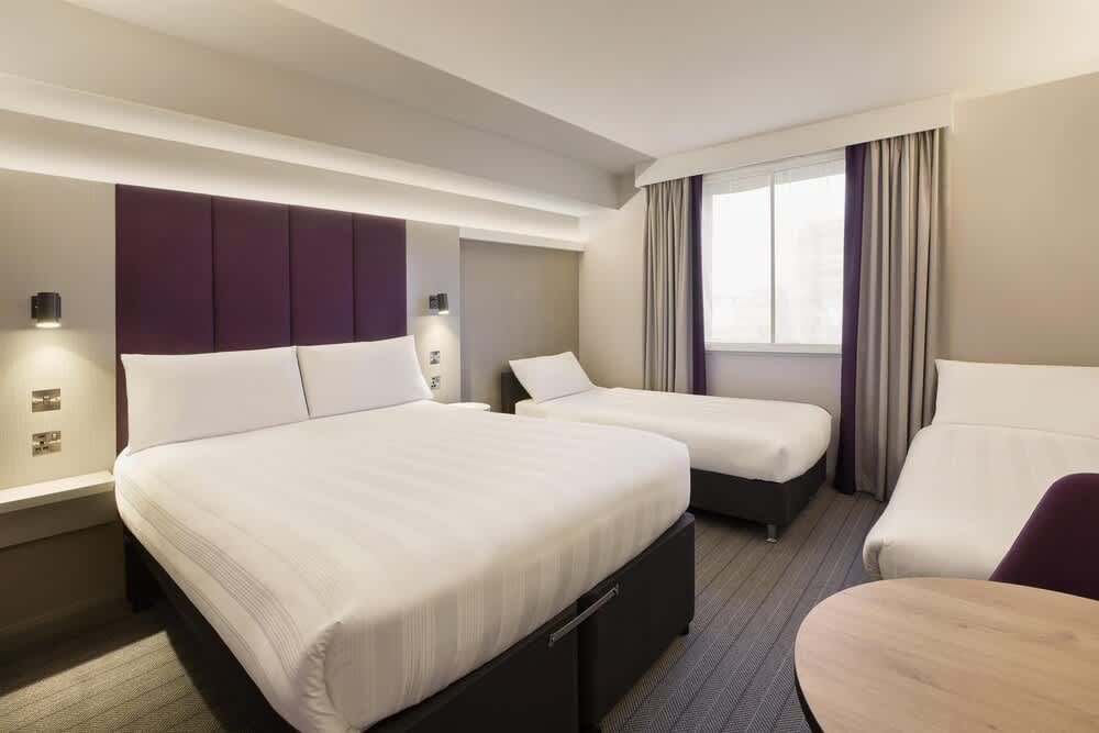Premier Inn Cheltenham Central - West/A40 2