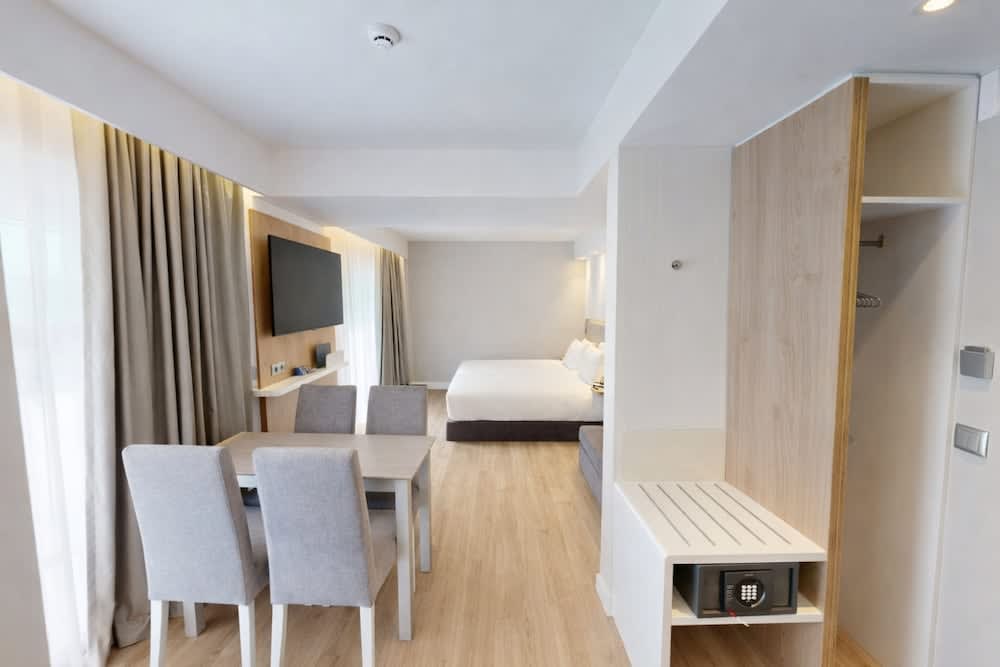 Holiday Inn Express & Suites Portimao by IHG 2