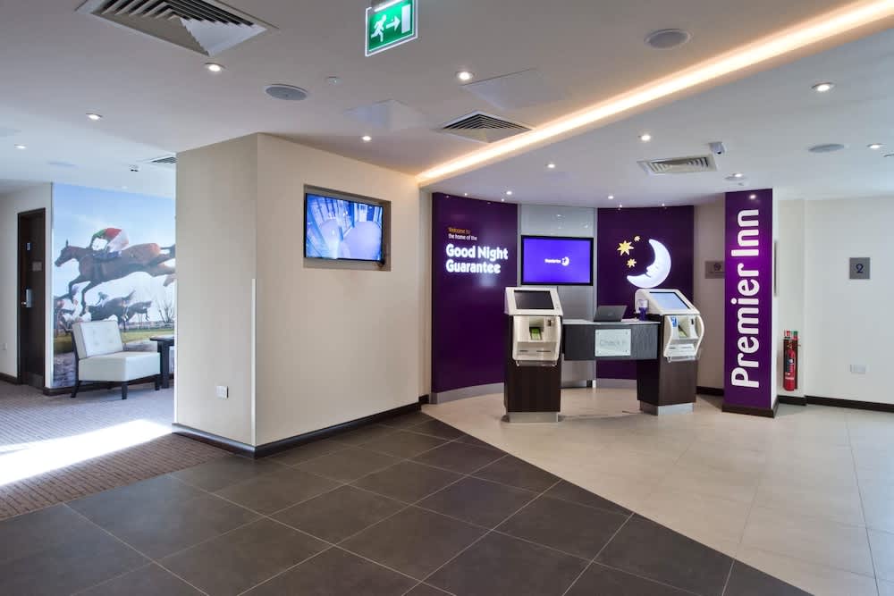 Premier Inn Cheltenham Town Centre 2