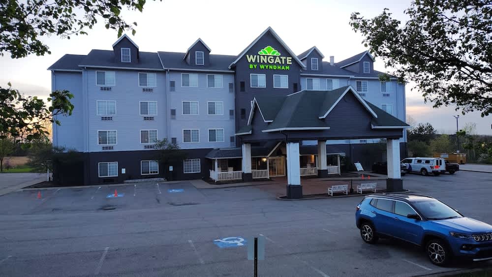 Wingate Suites by Wyndham Youngstown - Austintown 1