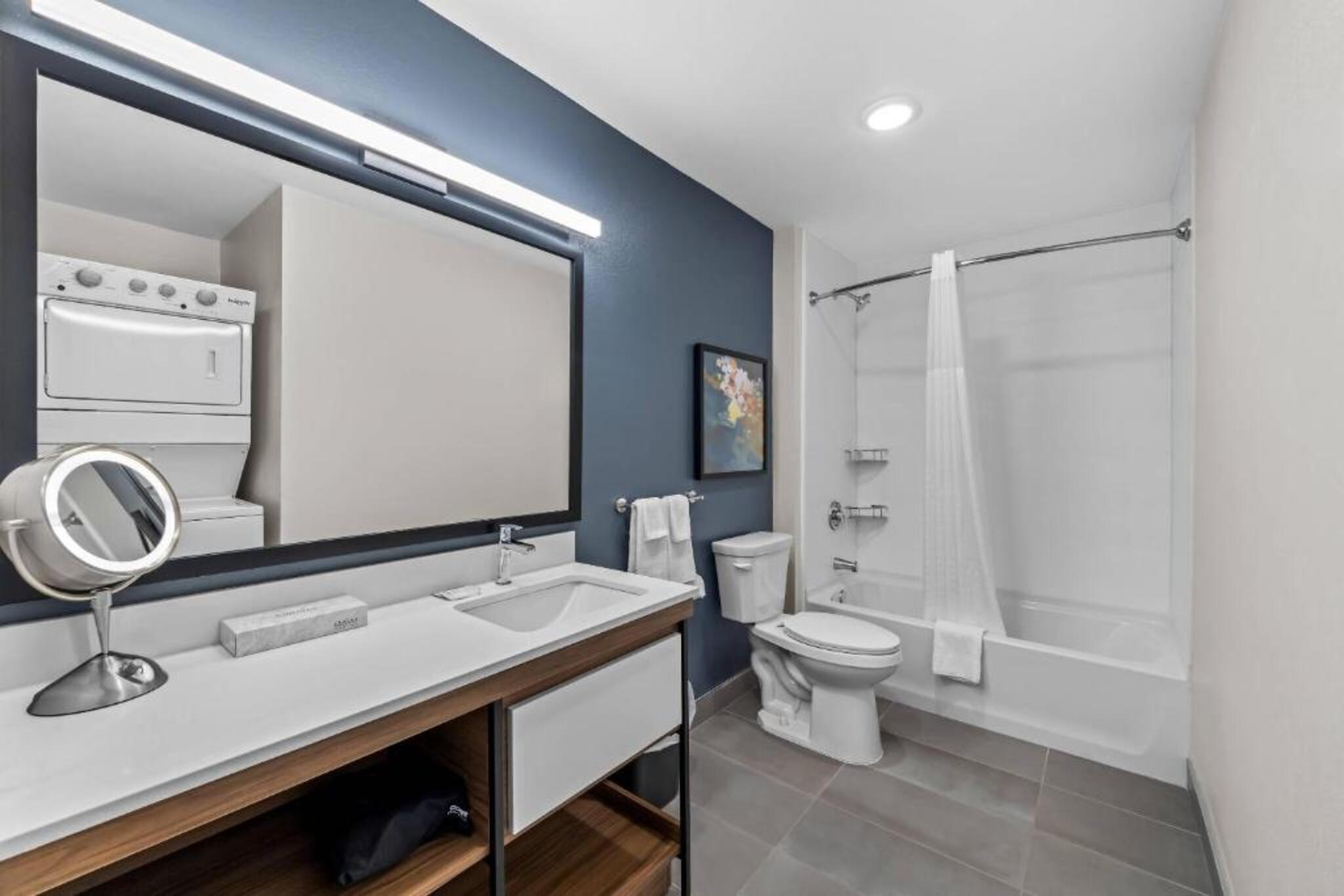 Everhome Suites Ontario 1