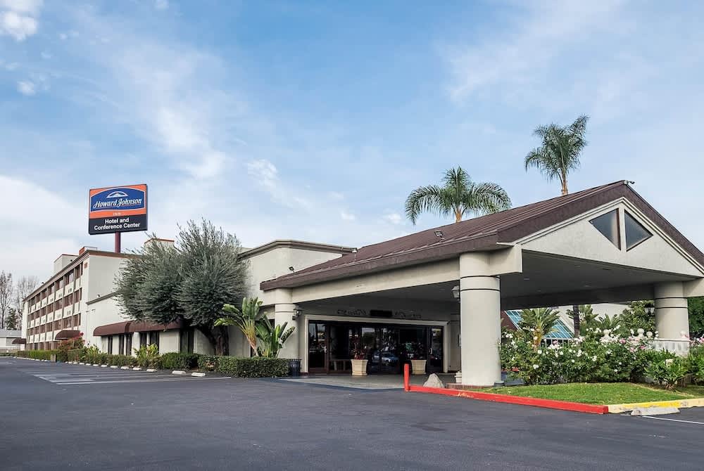 Howard Johnson by Wyndham Fullerton/Anaheim Conference Cntr 1