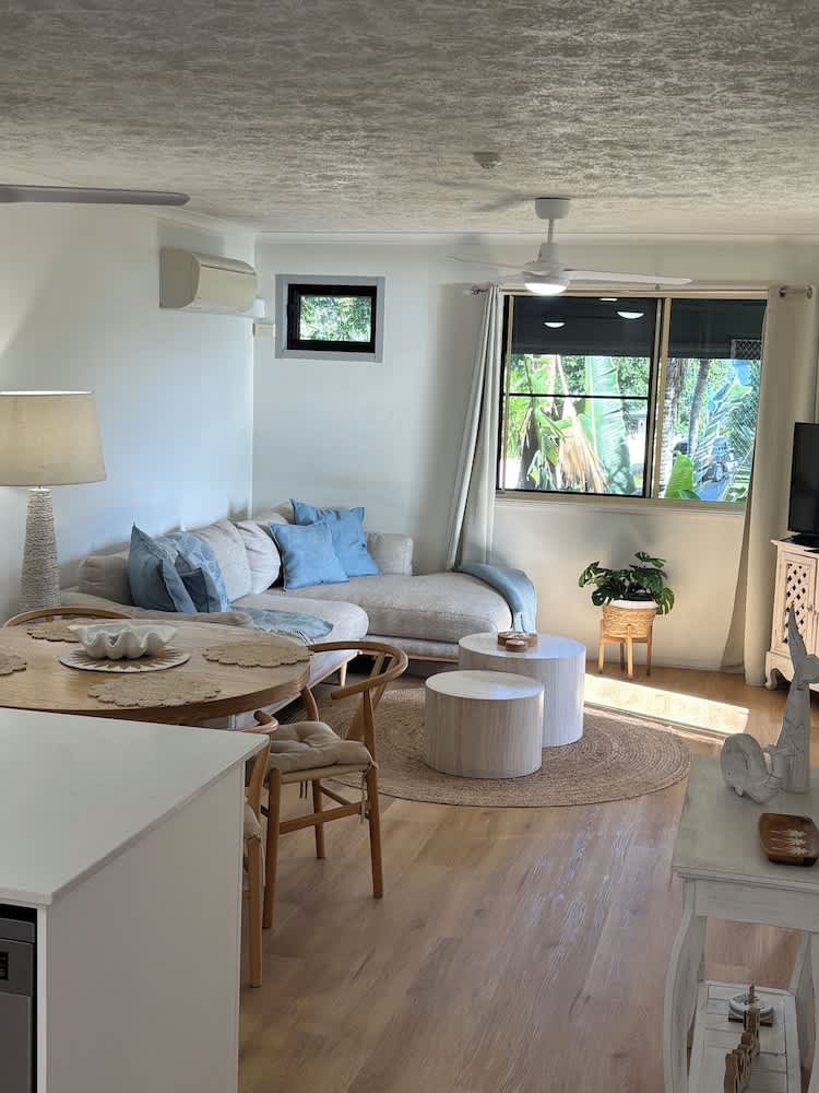 Airlie Apartments 1