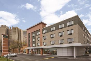 Chicago Lakeshore Hotel 1