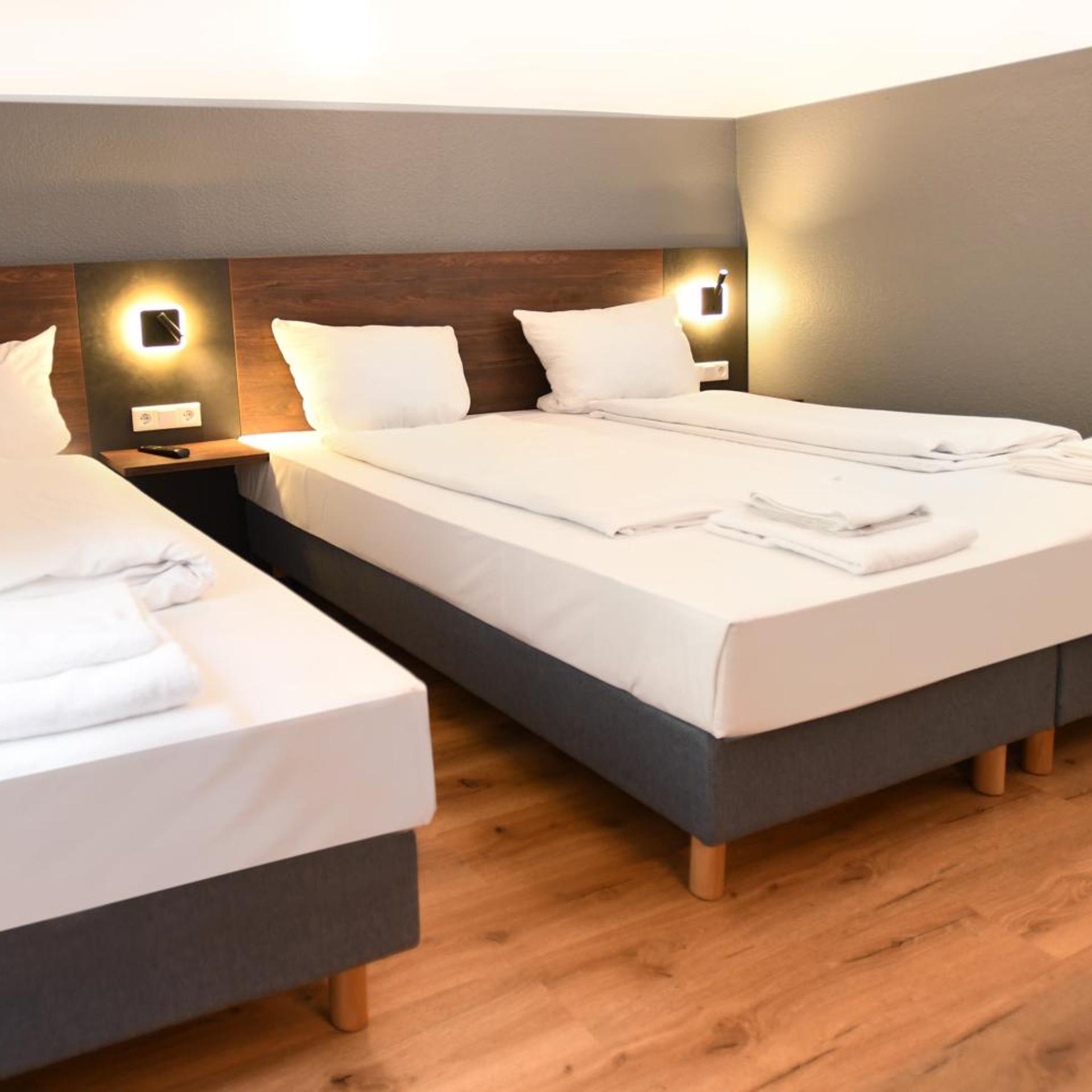 Hotel Apadana Frankfurt 1