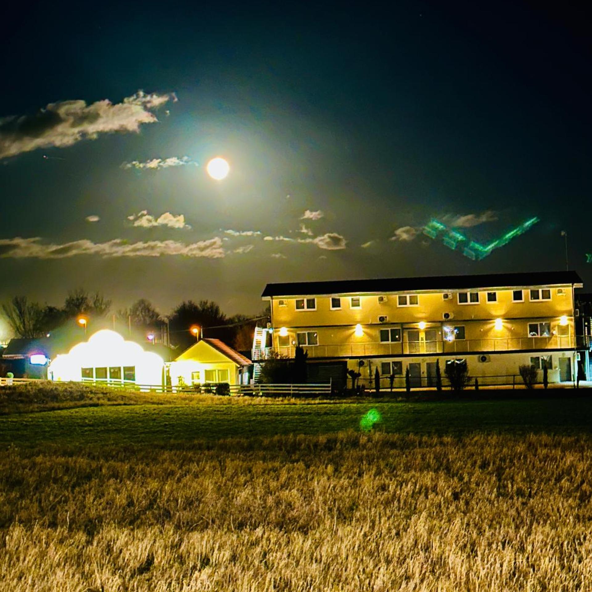 Kraft Hotel Pool & Klimaanlage AC 2