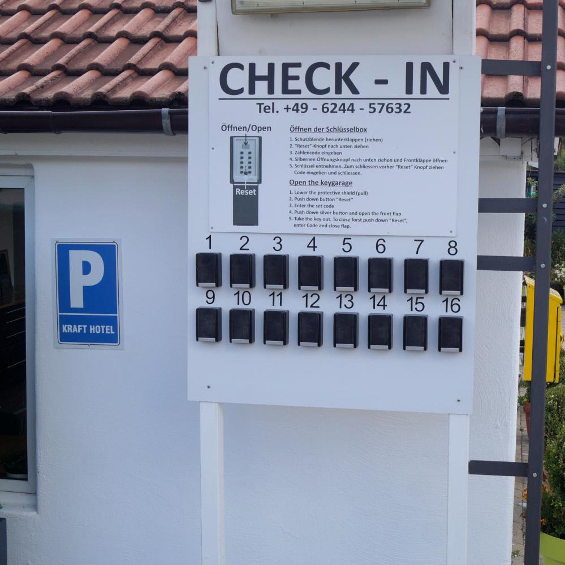 Kraft Hotel Pool & Klimaanlage AC 1
