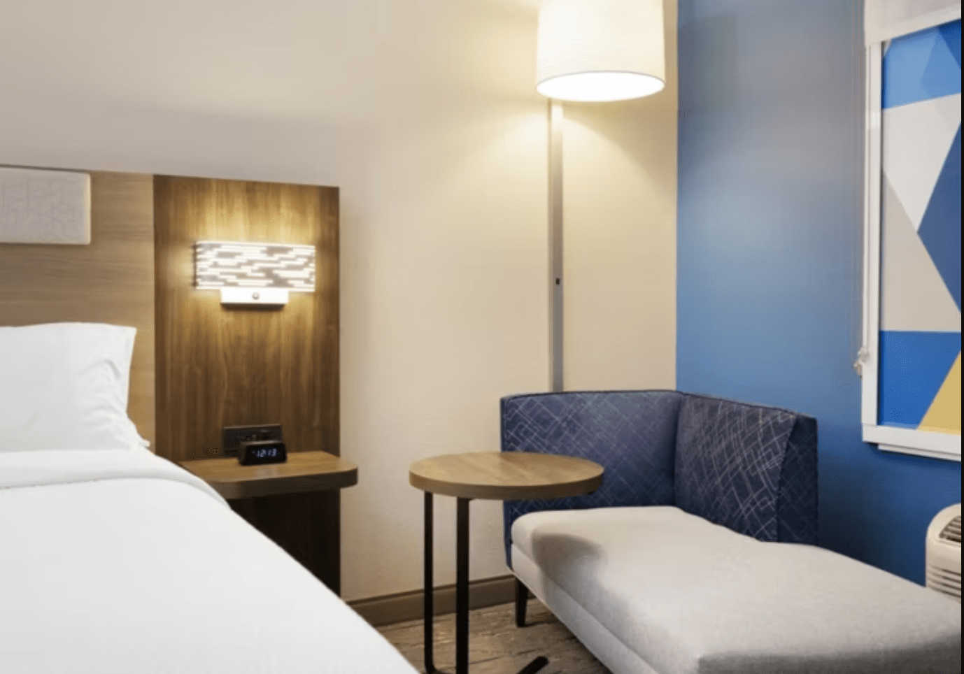 Holiday Inn Express & Suites Chicago West Oak Park 2