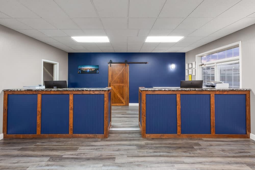 Angel Inn Near IMAX, a Travelodge by Wyndham 2