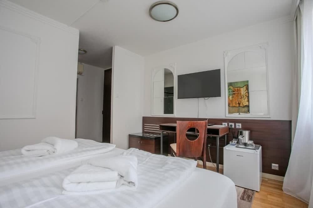Hotel Attaché l contactless check-in 1